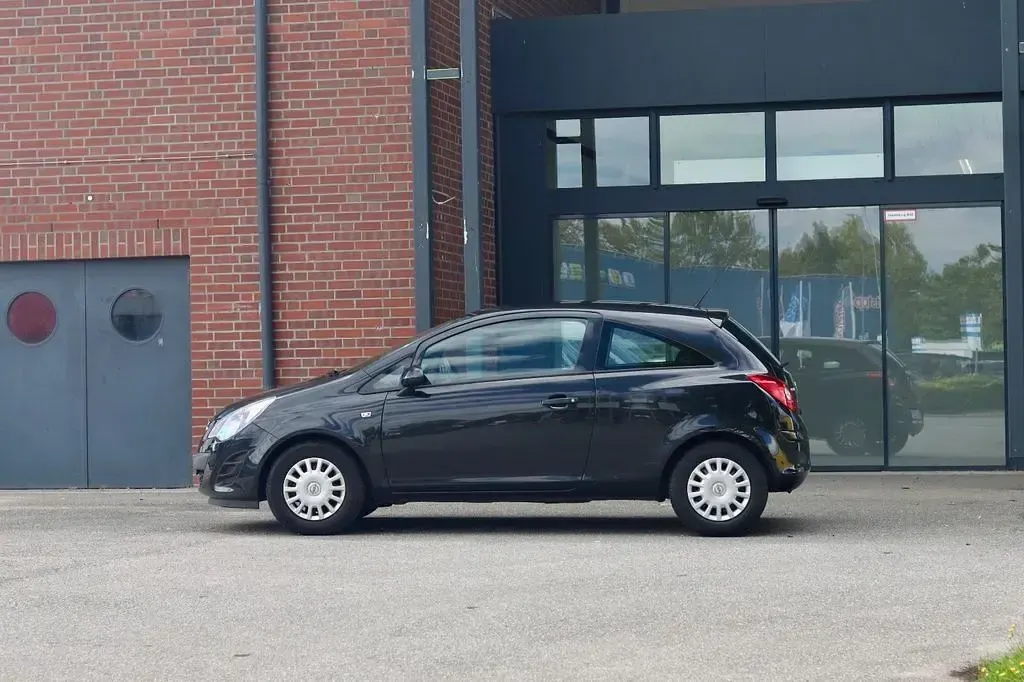 Gebraucht Opel Corsa 69 PS (50 kW) 2014 Schwarz Kleinwagen