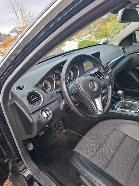 Gebraucht Mercedes C180 156 PS (114 kW) 2011 Schwarz Coupé