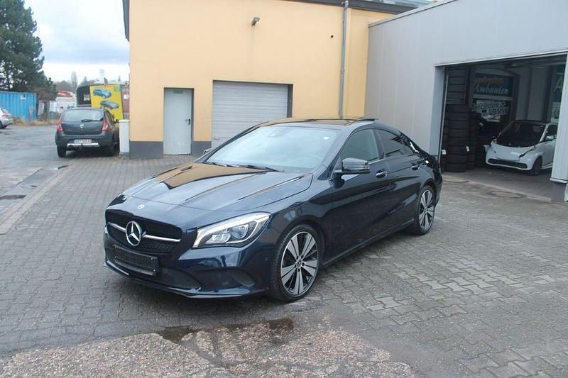 Gebraucht Mercedes CLA220 Night 184 PS (135 kW) 2018 Blau Limousine