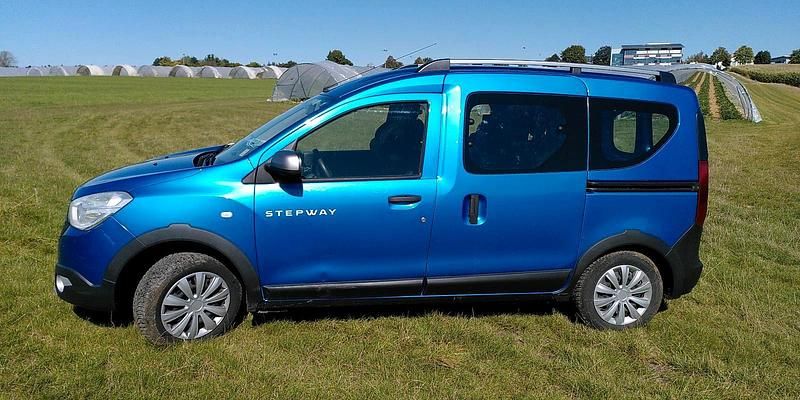 Blau Gebraucht 2017 Dacia Dokker Van | 7.000 € (Guter Preis) - Bild 1/4