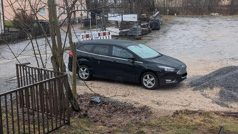 Second-hand Ford Focus 150 CP (110 kW) 2015 Negru Berlinǎ