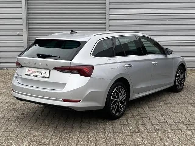 Gebraucht Skoda Octavia Style 150 PS (110 kW) 2021 Brilliantsilber Kombi