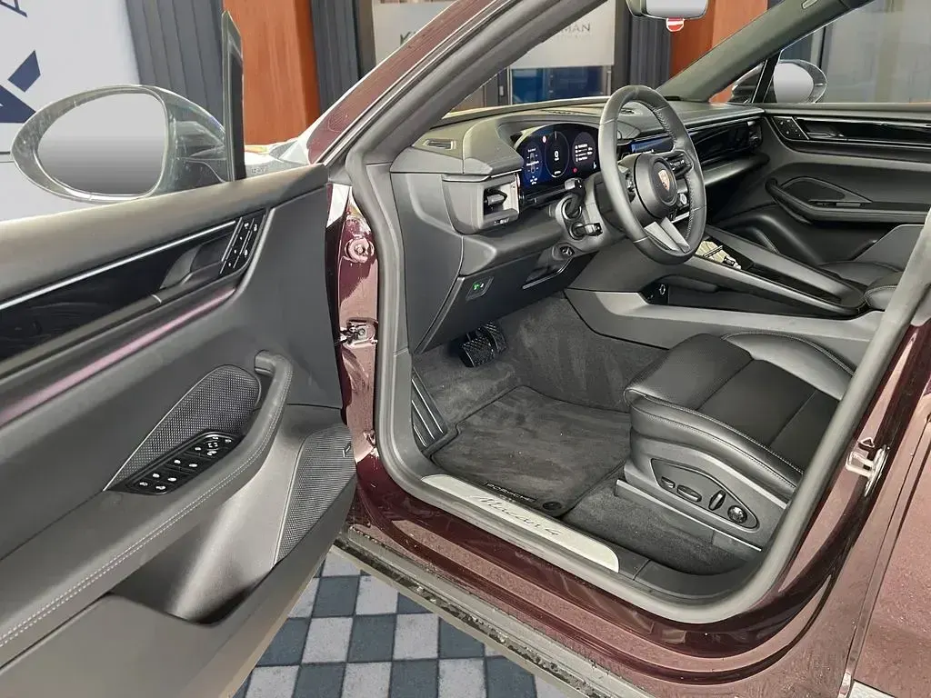 Gebraucht Porsche Macan 300 kW (408 PS) 2024 Braun SUV