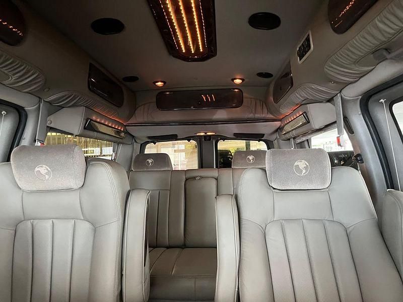 Gebraucht Chevrolet Express SE 314 PS (230 kW) 2012 Schwarz Van / Kleinbus