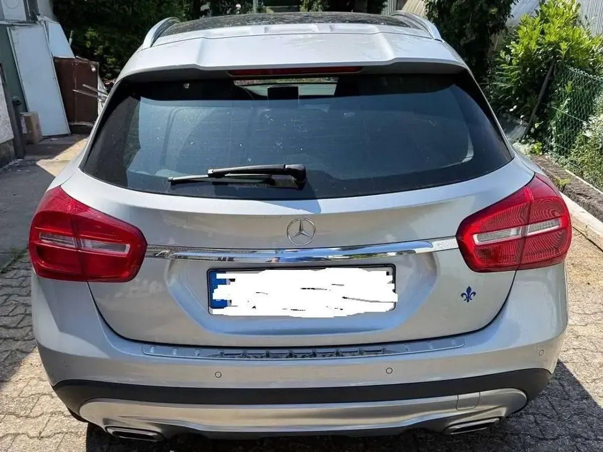 Gebraucht Mercedes GLA200 Urban 156 PS (114 kW) 2015 Silber SUV
