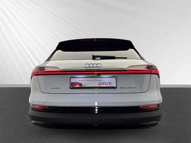 Gebraucht Audi e-tron 300 kW (408 PS) 2023 Gletscherweiß metallic SUV