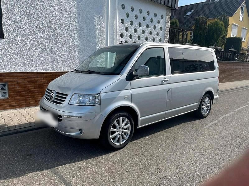 Gebraucht VW Caravelle 105 PS (77 kW) 2005 Silber Van / Kleinbus