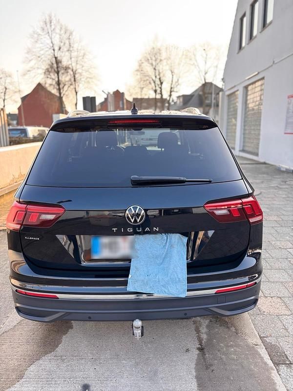 Gebraucht VW Tiguan Allspace 150 PS (110 kW) 2023 Schwarz SUV