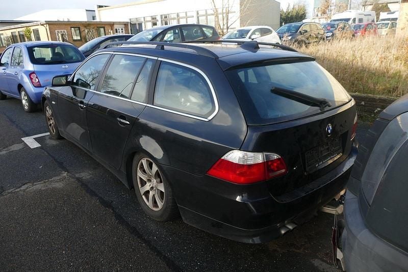 Gebraucht BMW 525 177 PS (130 kW) 2004 Schwarz Kombi