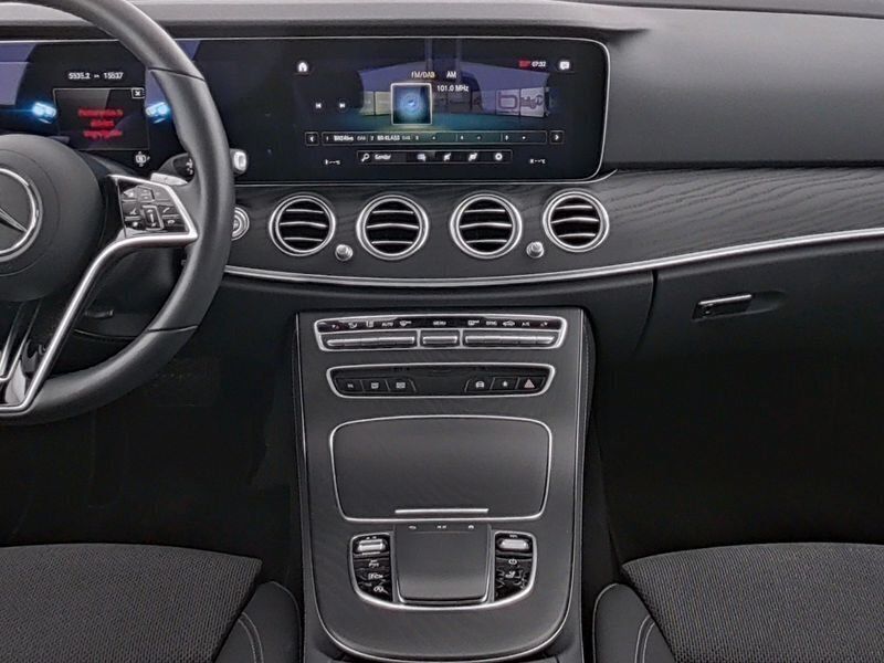 Gebraucht Mercedes E200 Avantgarde 197 PS (144 kW) 2023 Selenitgrau Kombi