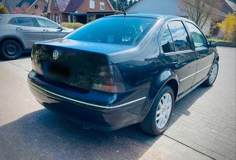 Second-hand VW Bora 105 CP (77 kW) 2002 Negru Berlinǎ
