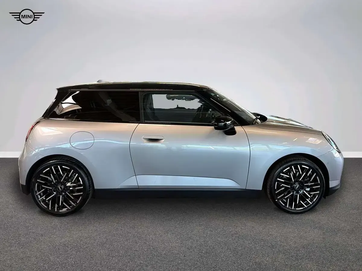 Gebraucht Mini Cooper Favoured 135 kW (184 PS) 2025 Grau Kleinwagen