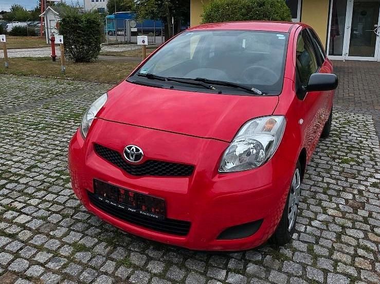 Rot Gebraucht 2009 Toyota Yaris Kleinwagen | 2.100 € (Guter Preis) - Bild 1/4