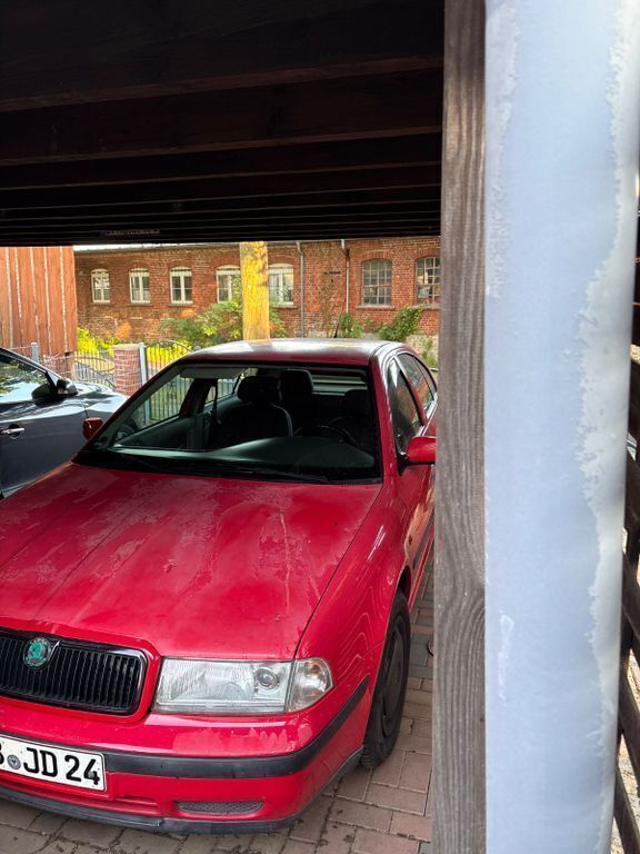 Rot Gebraucht 1998 Skoda Octavia Limousine | 900 € (Guter Preis) - Bild 1/4