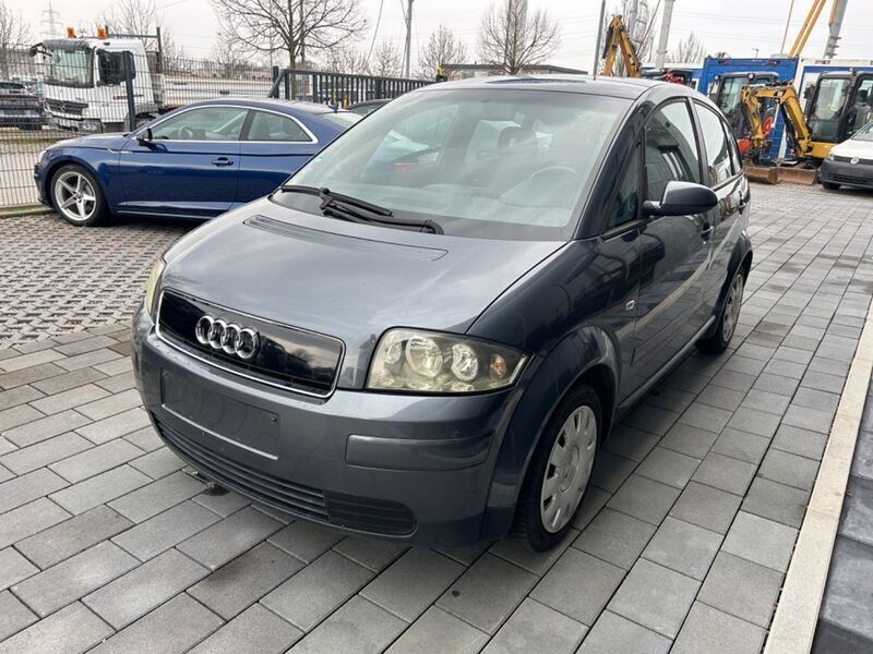 Grau Gebraucht 2002 Audi A2 Kleinwagen | 4.490 € (Etwas zu teuer) - Bild 1/4
