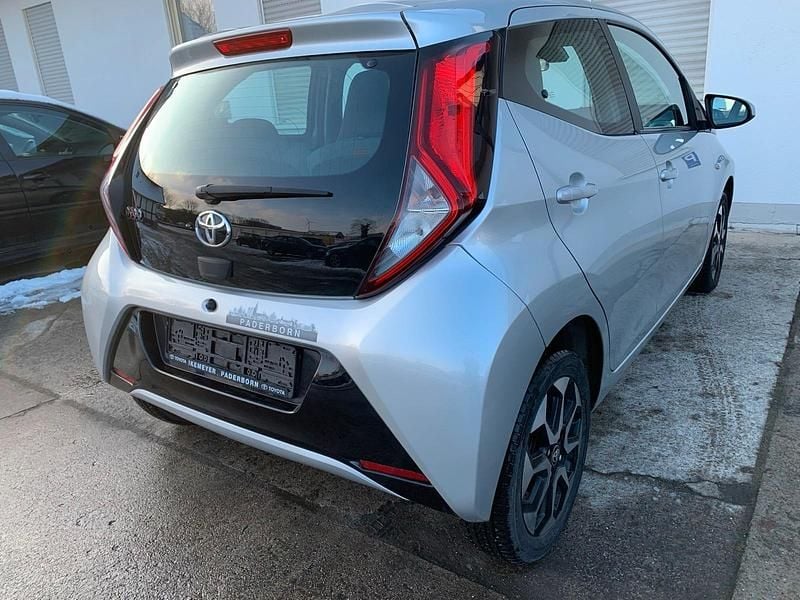 Gebraucht Toyota Aygo 72 PS (52 kW) 2018 Silber Kleinwagen