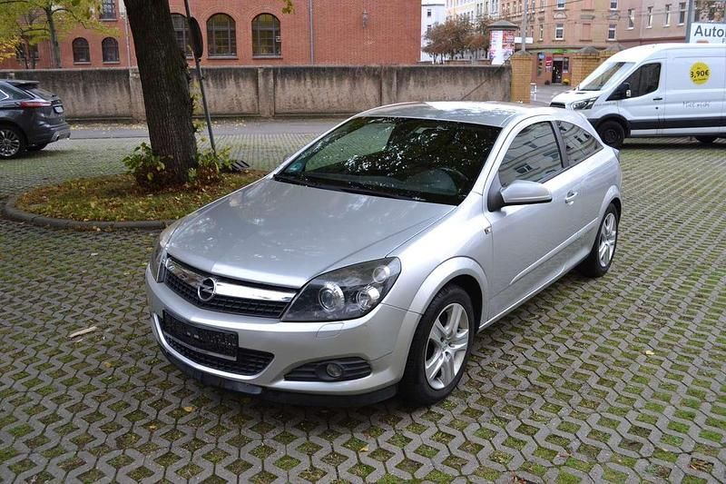 Gebraucht Opel Astra Innovation 101 PS (74 kW) 2009 Starsilber iii m2 Kleinwagen