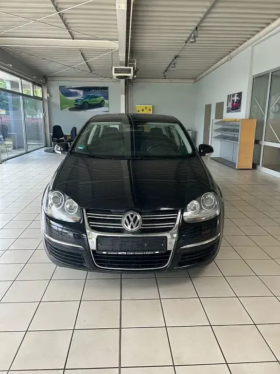Gebraucht VW Jetta 140 PS (102 kW) 2010 Schwarz Limousine