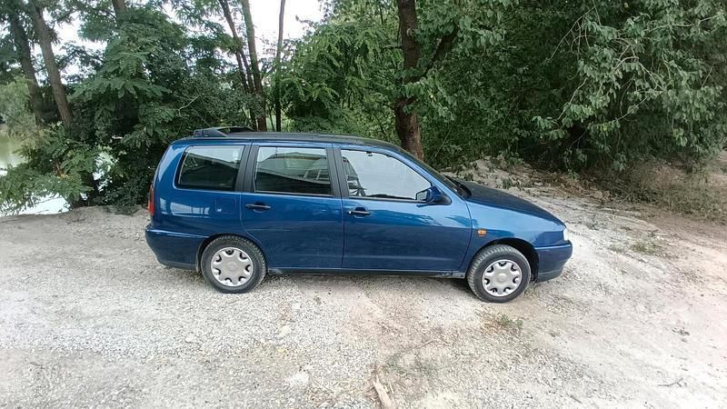 Blau Gebraucht 1998 Seat Cordoba Kombi | 450 € - Bild 1/4