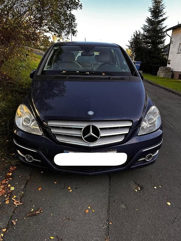 Gebraucht Mercedes B180 116 PS (85 kW) 2010 Blau Van / Kleinbus