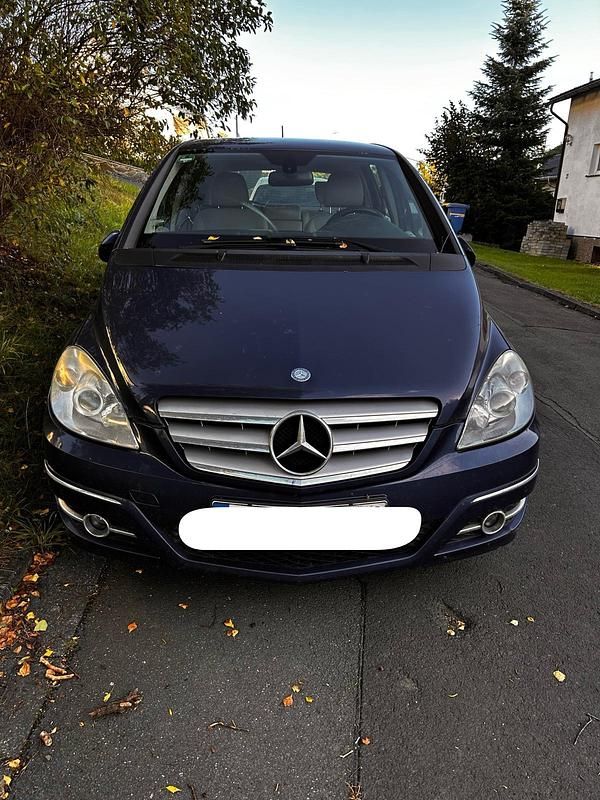 Blau Gebraucht 2010 Mercedes B180 Van / Kleinbus | 3.500 € (Superpreis) - Bild 1/4