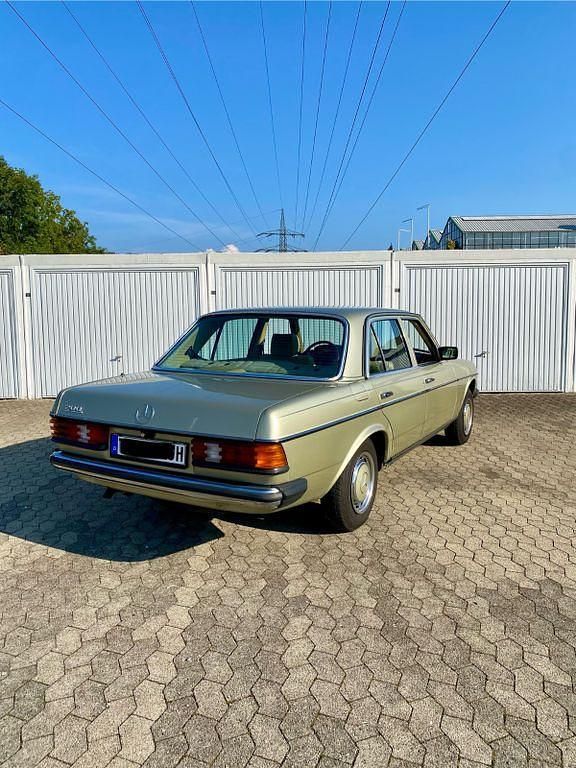 Gebraucht Mercedes 200 109 PS (80 kW) 1982 Grün Limousine