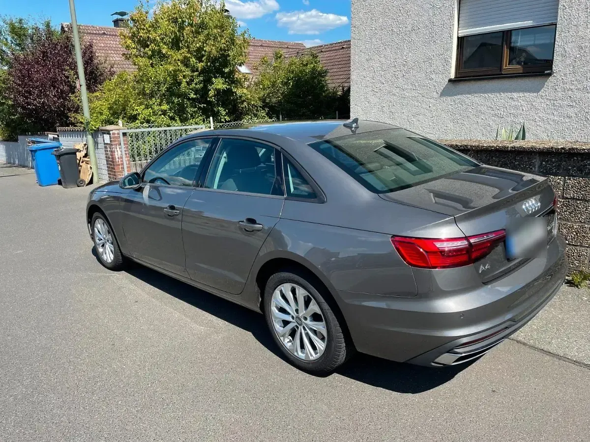 Gebraucht Audi A4 Comfort 150 PS (110 kW) 2019 Grau Limousine