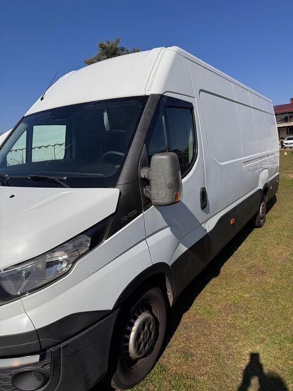 Używany Iveco Daily 145 KM (106 kW) 2015 Biały Sedan/Limuzyna