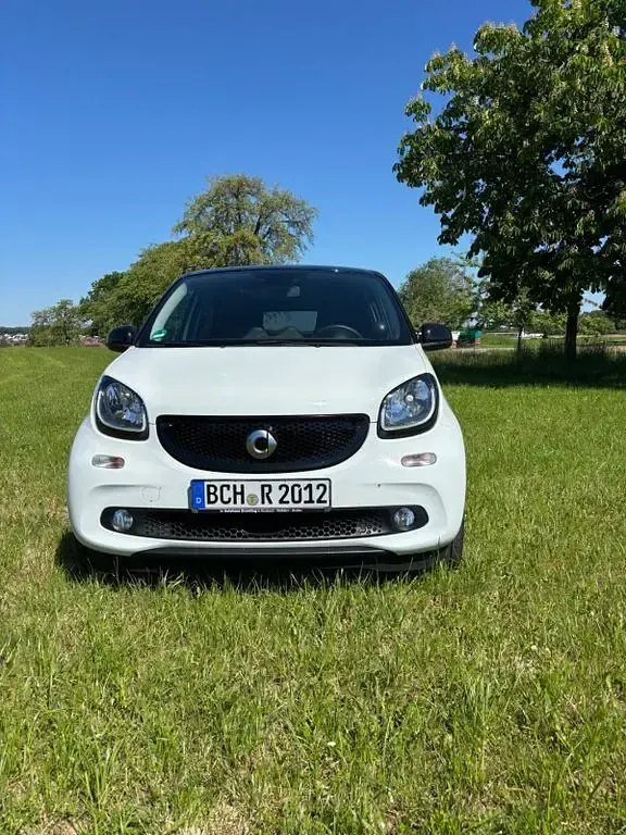 Używany Smart ForFour Prime 90 KM (66 kW) 2018 Biały Hatchback