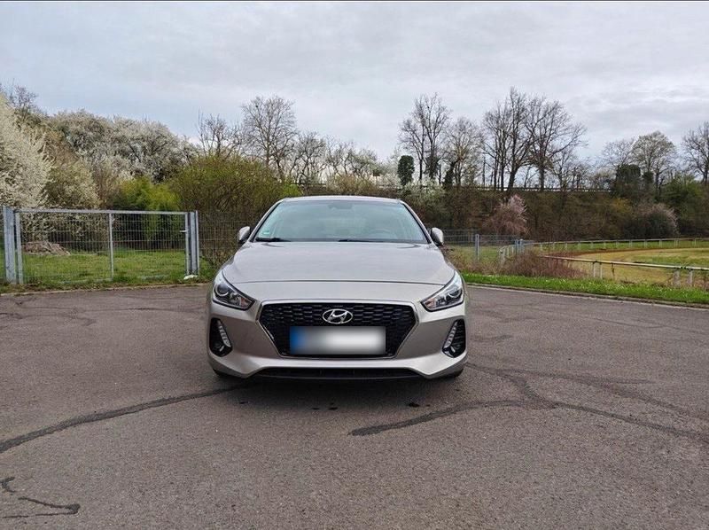 Gebraucht Hyundai i30 99 PS (72 kW) 2018 Beige Kleinwagen