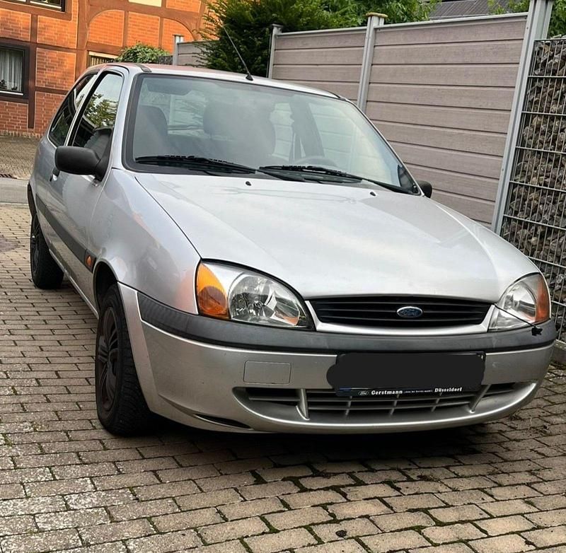 Silber Gebraucht 2000 Ford Fiesta Kleinwagen | 300 € - Bild 1/4
