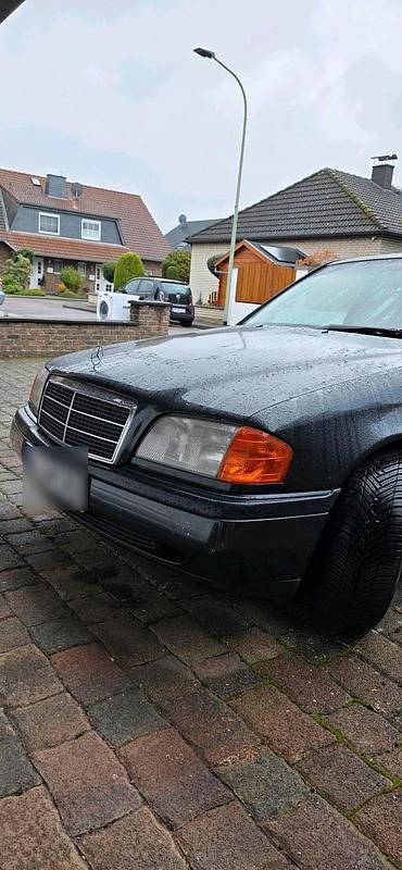 Gebraucht Mercedes C180 122 PS (89 kW) 1999 Schwarz Limousine