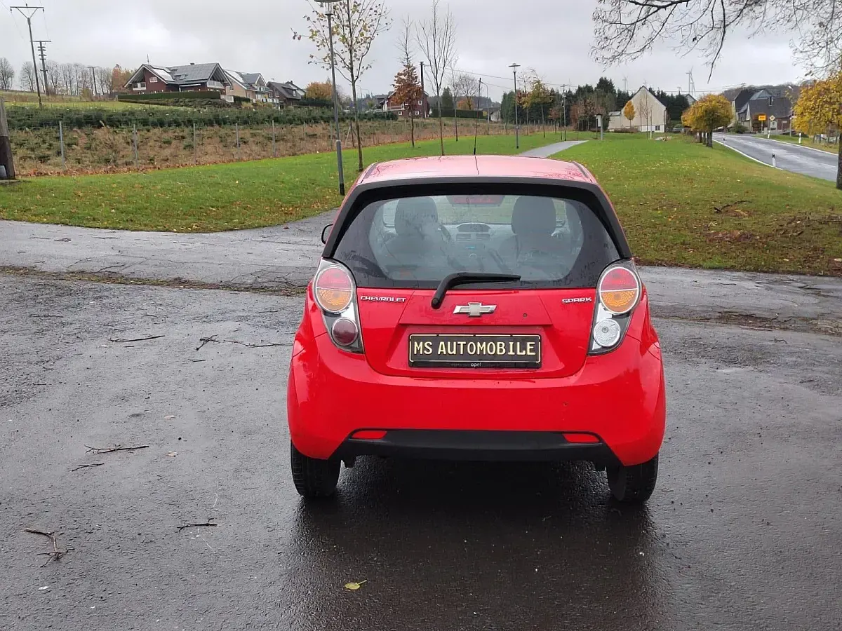 Gebraucht Chevrolet Spark 68 PS (50 kW) 2010 Rot Kleinwagen