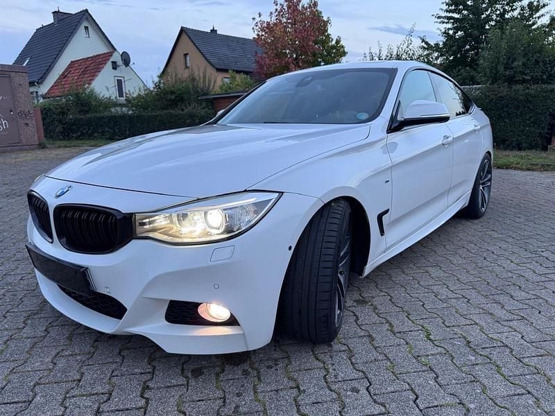 Weiß Gebraucht 2015 BMW 325 M Sport Limousine | 18.290 € (Teuer) - Bild 1/4