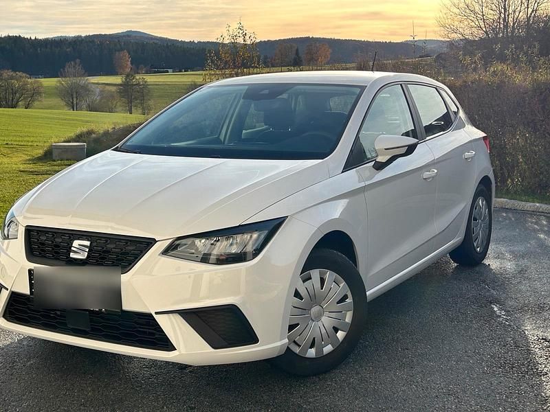 Weiß Gebraucht 2022 Seat Ibiza Kleinwagen | 13.500 € (Guter Preis) - Bild 1/4