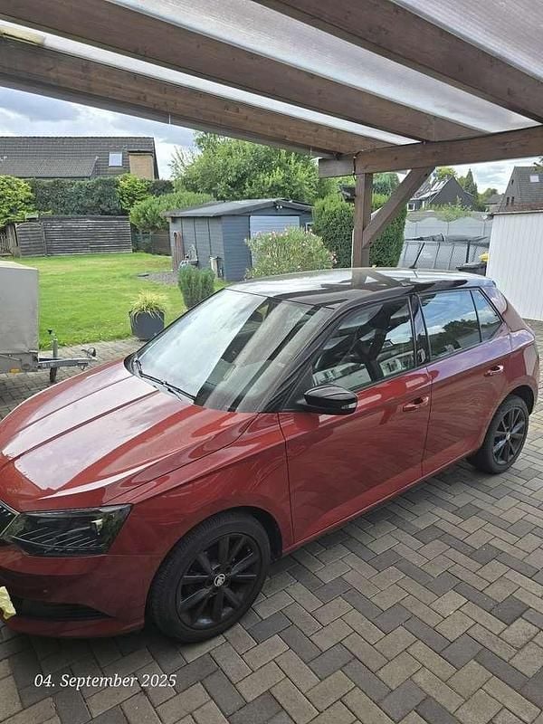 Rot Gebraucht 2015 Skoda Fabia Ambition Kleinwagen | 8.950 € (Guter Preis) - Bild 1/4