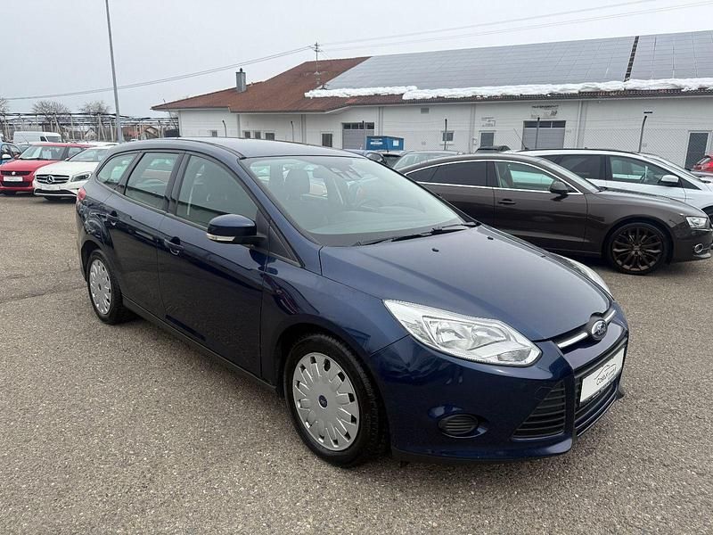 Gebraucht Ford Focus Trend 105 PS (77 kW) 2013 Blau Kombi