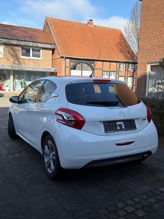 Gebraucht Peugeot 208 120 PS (88 kW) 2012 Weiß Kleinwagen