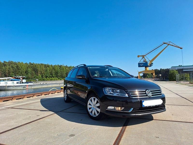 Schwarz Gebraucht 2014 VW Passat Kombi | 10.299 € (Etwas zu teuer) - Bild 1/4
