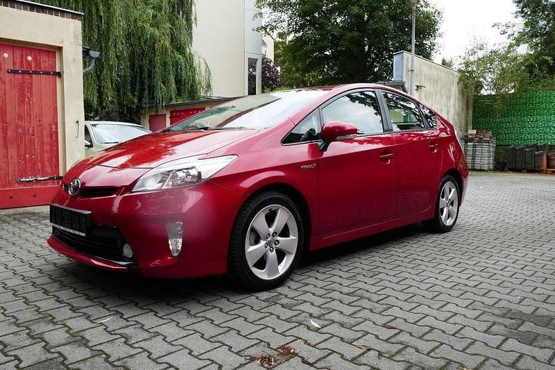 Gebraucht Toyota Prius 136 PS (100 kW) 2012 Rot Kleinwagen