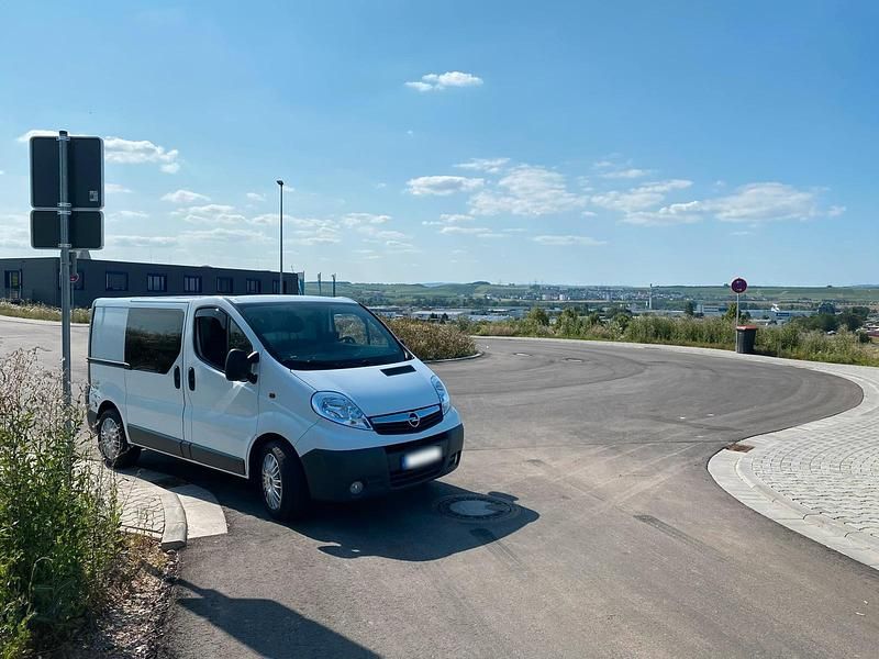 Gebraucht Opel Vivaro 114 PS (83 kW) 2011 Weiß Van / Kleinbus