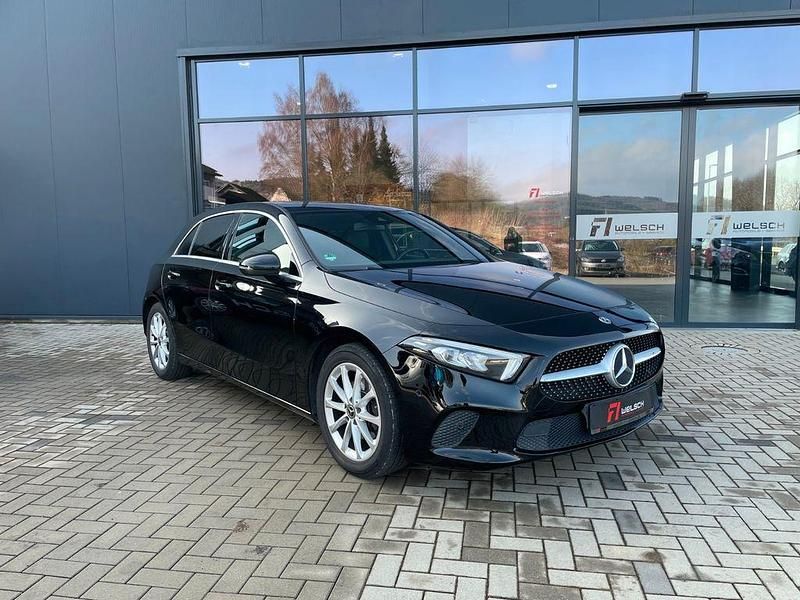 Gebraucht Mercedes A200 Progressive 163 PS (119 kW) 2018 Schwarz Limousine