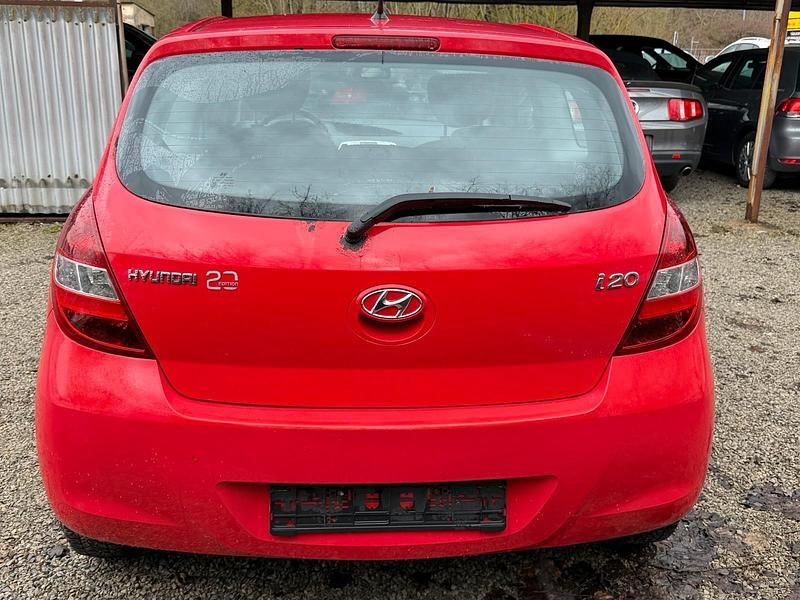 Gebraucht Hyundai i20 78 PS (57 kW) 2011 Rot Kleinwagen
