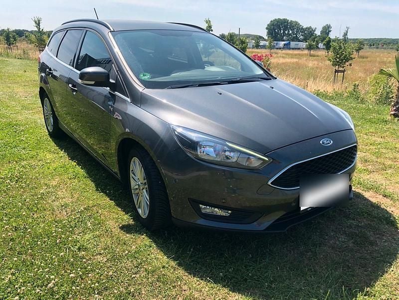 Grau Gebraucht 2018 Ford Focus Kombi | 6.999 € (Superpreis) - Bild 1/4