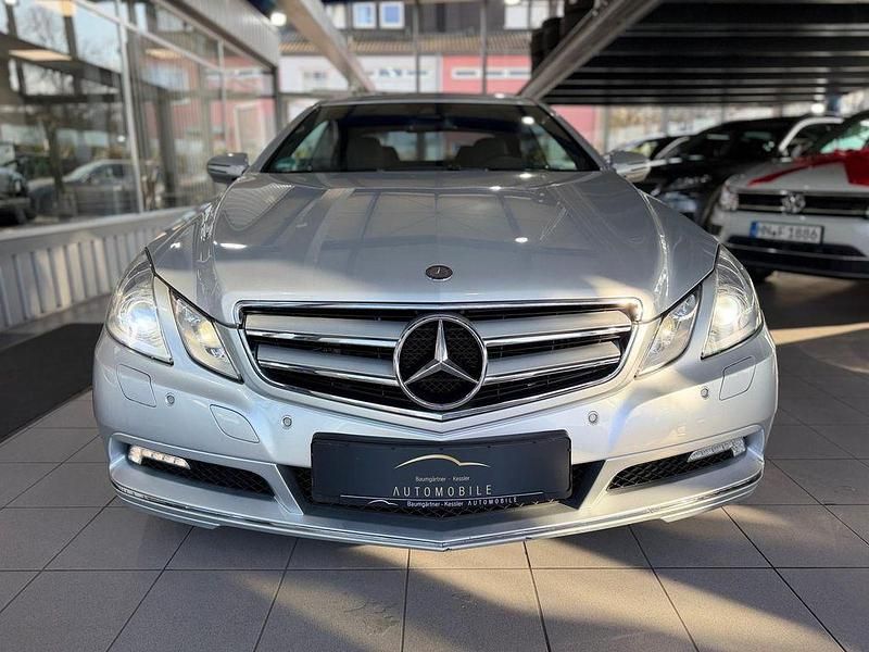 Gebraucht Mercedes E350 Avantgarde 231 PS (169 kW) 2010 Silber Coupé