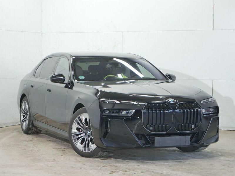 Gebraucht BMW i7 M Sport 400 kW (544 PS) 2024 Saphirschwarz met. Limousine