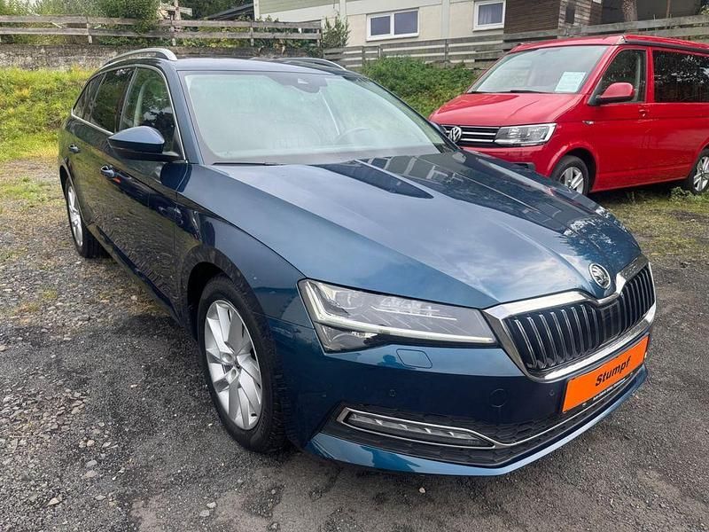 Blau Gebraucht 2020 Skoda Superb Premium Edition Kombi | 21.900 € (Etwas zu teuer) - Bild 1/4