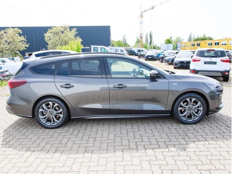 Gebraucht Ford Focus ST-Line 155 PS (114 kW) 2022 Grau / magnetic grau Kombi
