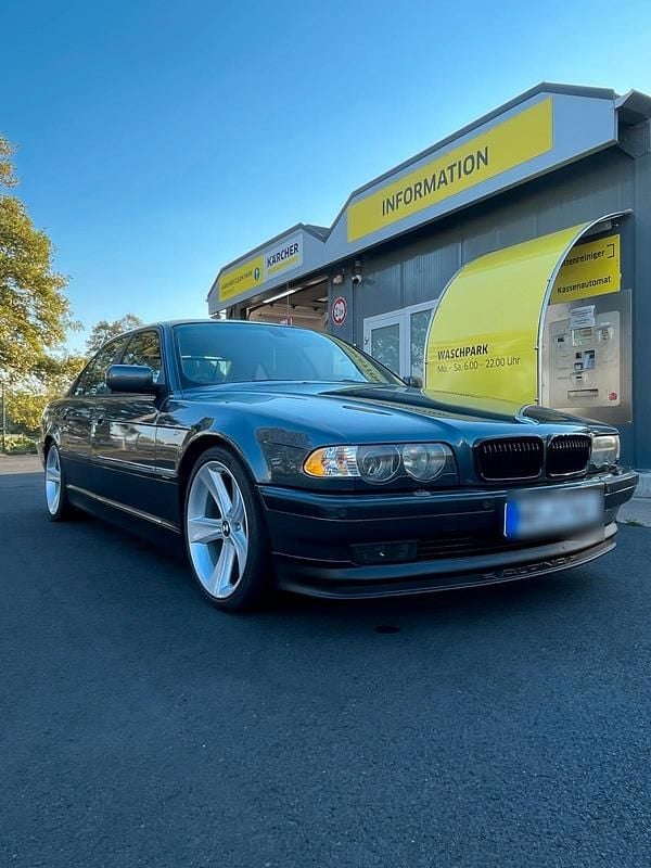 Grau Gebraucht 1999 BMW 740 Limousine | 12.000 € (Superpreis) - Bild 1/4