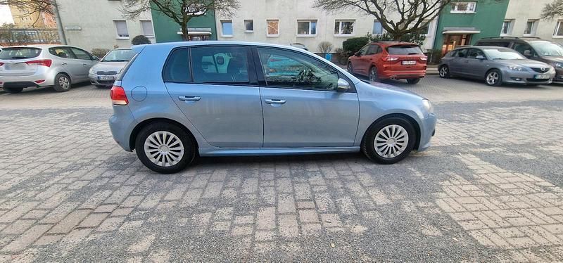 Gebraucht VW Golf VII 105 PS (77 kW) 2012 Blau Limousine